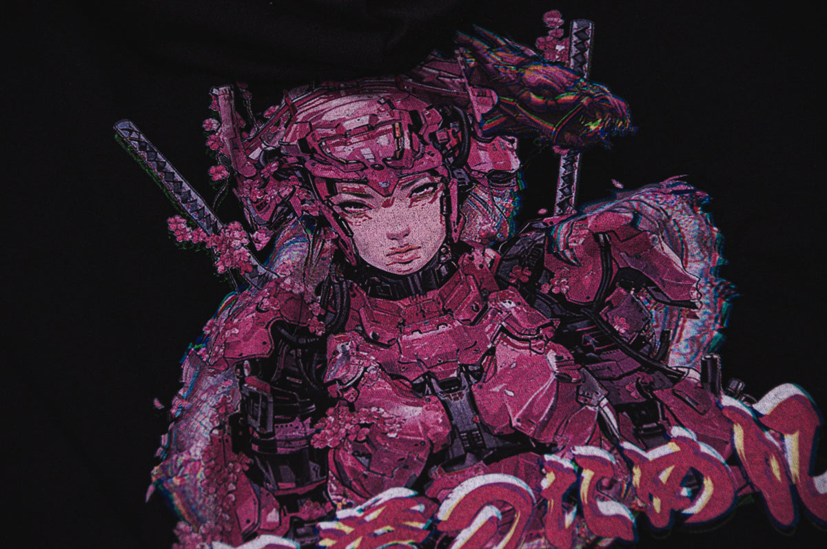 A detailed illustration of a character in a pink cybernetic suit featuring mechanical components and floral patterns. The background is black with vibrant Japanese text at the bottom. This artwork blends sci-fi and traditional elements, encapsulating the Mecha Geisha within the Ronin Class Collection and futuristic samurai aesthetic, presented by Incompletegl in their Mecha Geisha | Oversized Hoodies!