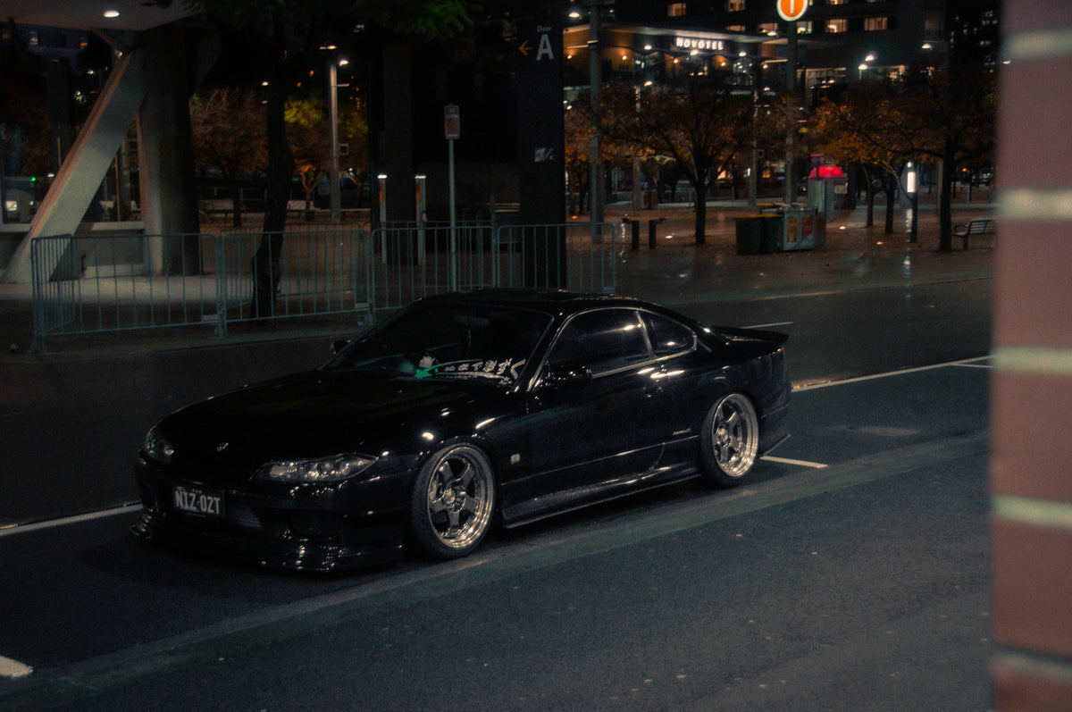 Incomplete // しぬまできずく Holographic Banner – Incomplete JDM car accessory