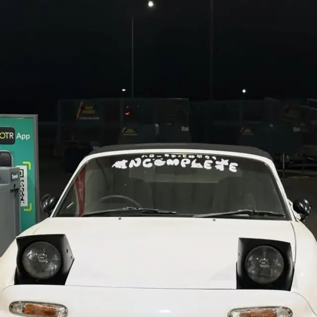 White MX-5 with Incomplete banner